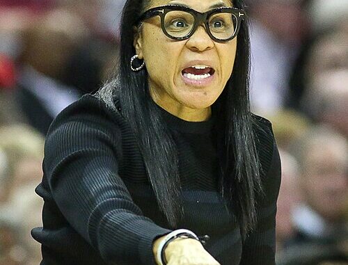 Dawn_Staley_coaching